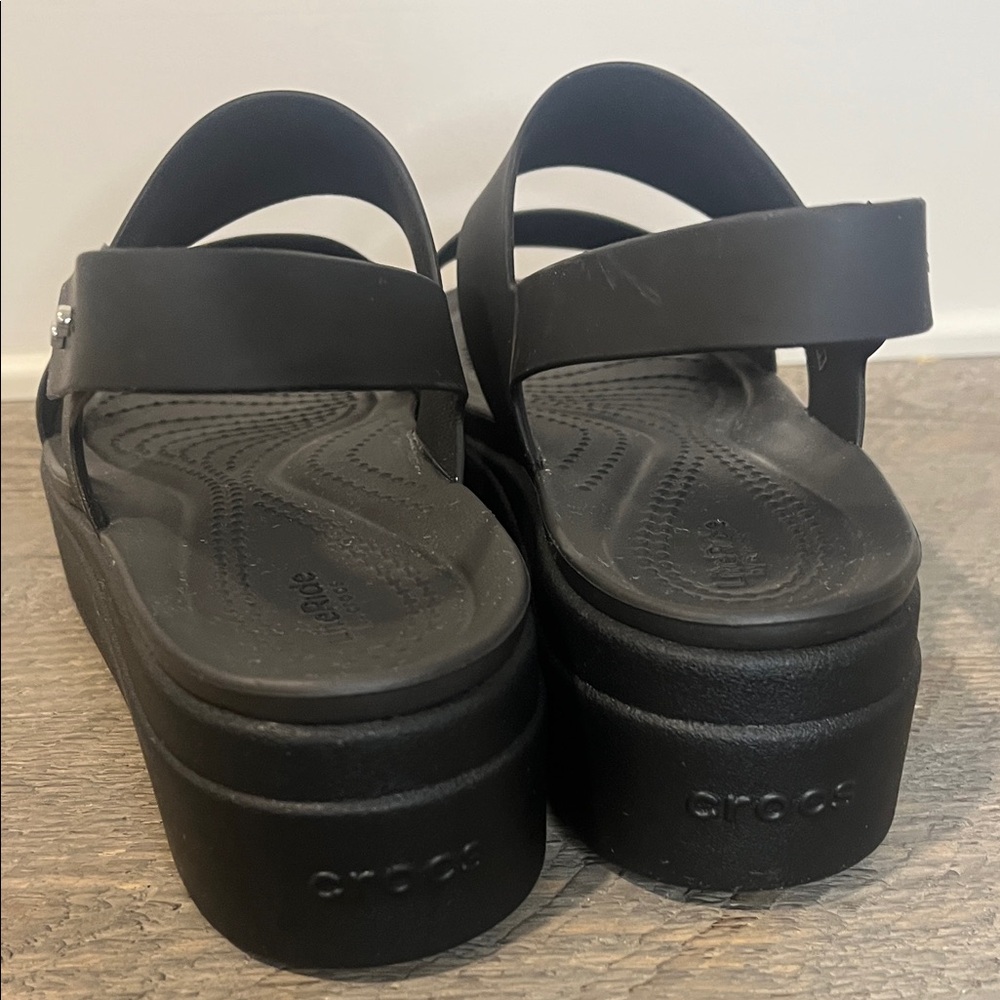Crocs Brooklyn Low Wedge Black - Size 7 - Picture 6 of 7